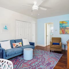 Ben's Beach Bungalow 5, cheery Mission Beach 1BR!