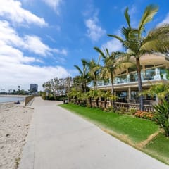 Luxurious Waterfront Escape, Bay Views