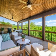 Three Sisters Summit- Mountain Views, Game Room