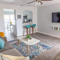 Cozy Coastal Townhome w/ Parking