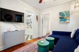 Adorable Quirky Hideaway BIG Private Enclosed Yard - Image 5