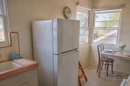 Adorable San Diego Guesthouse - Image 5
