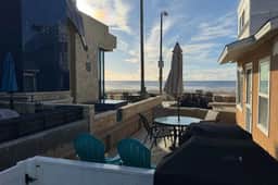 Homey Cottage w/ Ocean View Patio - Image 5
