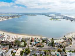 Luxurious Waterfront Escape, Bay Views - Image 5