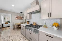 Mission Hills Craftsman; walkable, free parking - Image 4