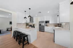 Modern & Stylish Mission Hills Neighborhood Escape - Image 4