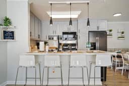 Relaxing Homey-Bright & Spacious - Image 4