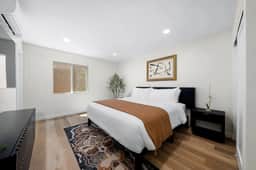 Sophisticated Comfort 2BR Condo w/ Parking - Image 4