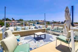 Suite with Rooftop Deck and Ocean Views in Mission - Image 5