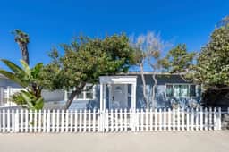 The Cozy Beach Nook, 150 Steps To The Sand - Image 5