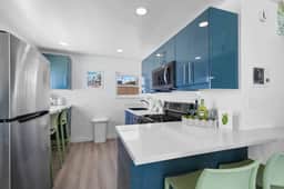 The Key Lime Oasis, Beach Front Retreat W/ Parking - Image 4