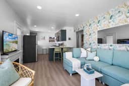 The Key Lime Oasis, Beach Front Retreat W/ Parking - Image 3
