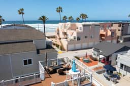 The Sandy Retreat - Steps to Sand | Parking - Image 5