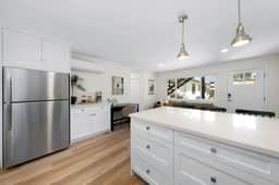 Trendy Mission Hills Condo, Parking, Central - Image 3