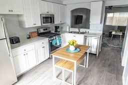 Cozy Coastal Townhome w/ Parking - Image 3