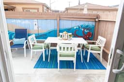 Cozy Coastal Townhome w/ Parking - Image 4