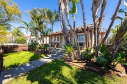 Historic 4BR Home, Parking - Image 4