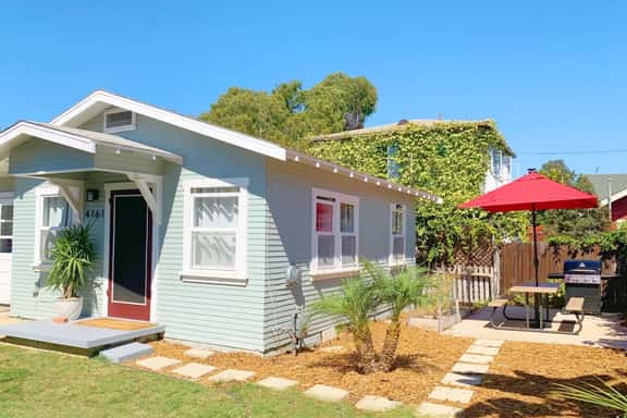 Adorable Quirky Hideaway BIG Private Enclosed Yard - Image 1