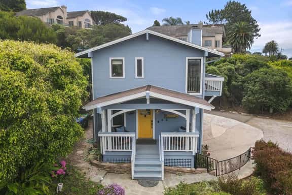 Darling Beach Cottage and Ocean Views - Image 1