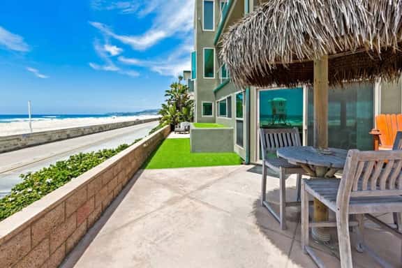 Family Ocean Front 3BR with Parking - Image 1