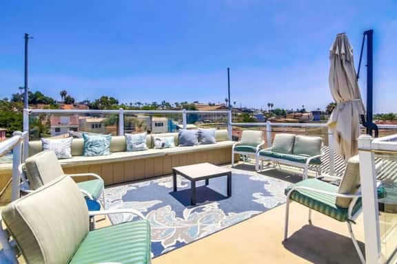 Mission Bay Studio w Ocean Views from Rooftop Deck - Image 1