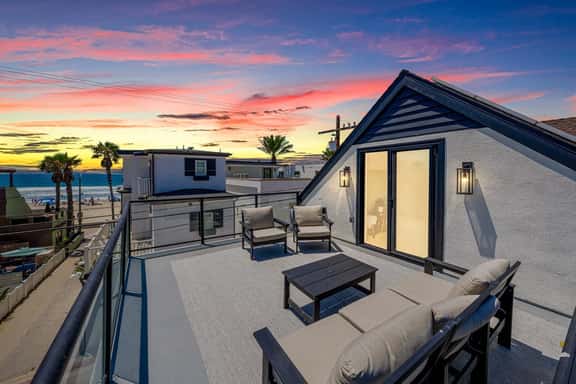 Modern Coastal Luxury, Ocean views, garage parking - Image 1