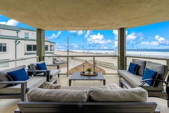 Pacific at your fingertips, best oceanfront views! - Image 1
