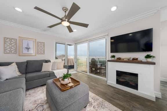 Panoramic Ocean View Huge Rooftop Deck  w/ Parking - Image 1