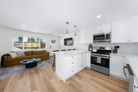 Sophisticated Comfort 2BR Condo w/ Parking - Image 1