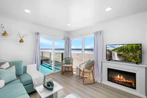 The Key Lime Oasis, Beach Front Retreat W/ Parking - Image 1