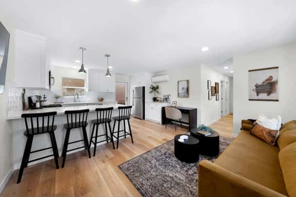 Trendy Mission Hills Condo, Parking, Central - Image 1