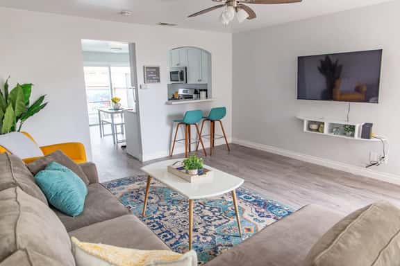 Cozy Coastal Townhome w/ Parking - Image 1