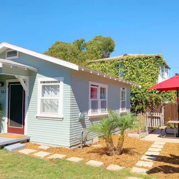 Adorable Quirky Hideaway BIG Private Enclosed Yard - Image 1