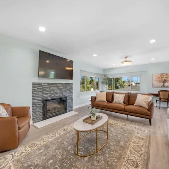 Family Hilltop Home w/ Views - Image 1