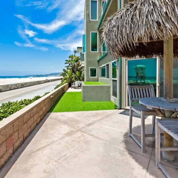 Family Ocean Front 3BR with Parking - Image 1