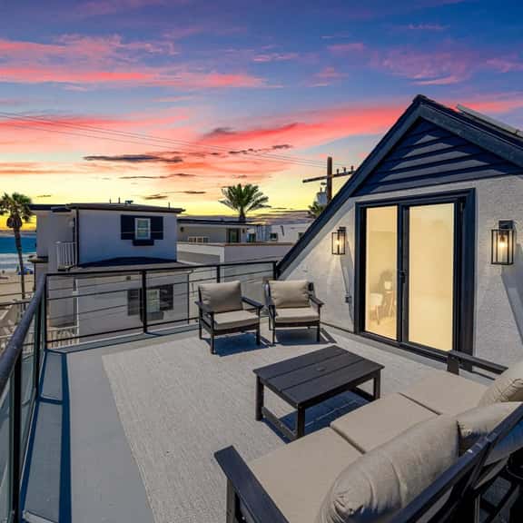 Modern Coastal Luxury, Ocean views, garage parking - Image 1