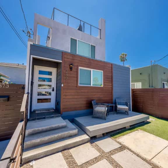 Modern Urban Escape w/ Rooftop & Walkable Fun - Image 1