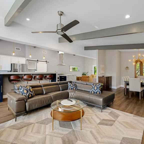 Paradise Retreat - Stunning Views & Serene Elegance - Image 1