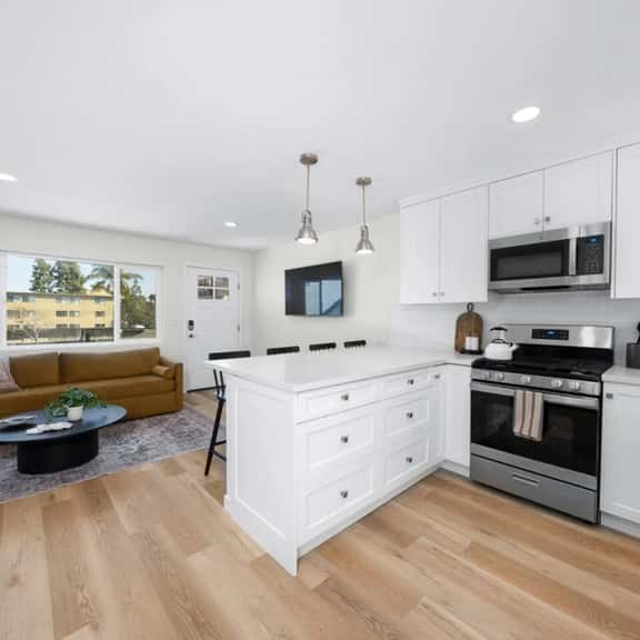 Sophisticated Comfort 2BR Condo w/ Parking - Image 1