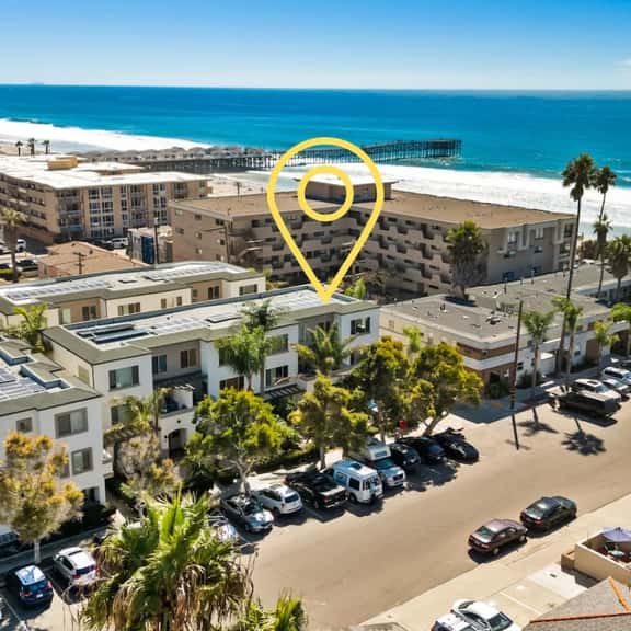 Surfer's Paradise! Walk to Beach, Parking - Image 1