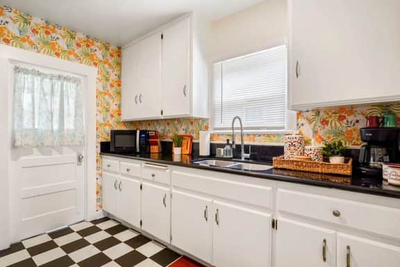 Bright and Quirky Hillcrest Craftsman - Image 4
