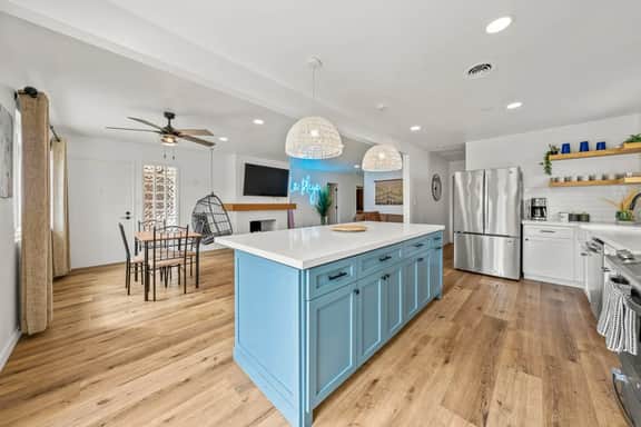 Coastal Farmhouse, Beach, Parking - Image 3