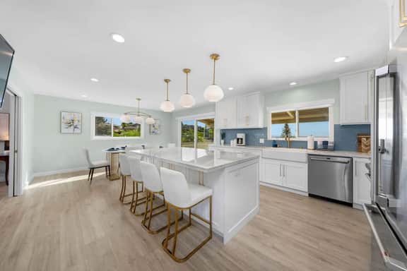 Family Hilltop Home w/ Views - Image 2