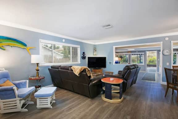 Family Home, dog friendly, fire pit - Image 2
