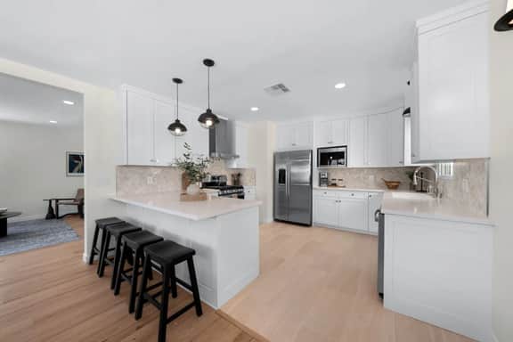 Modern & Stylish Mission Hills Neighborhood Escape - Image 4