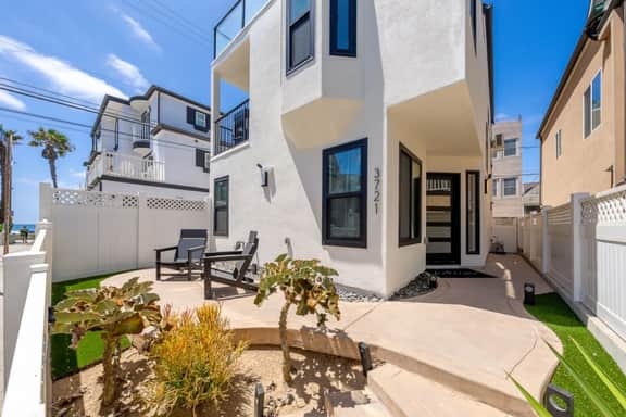 Modern Coastal Luxury, Ocean views, garage parking - Image 4