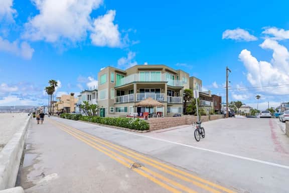 Pacific at your fingertips, best oceanfront views! - Image 5
