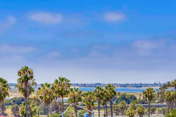 Suite with Rooftop Deck and Ocean Views in Mission - Image 4