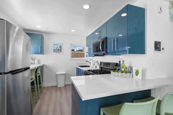The Key Lime Oasis, Beach Front Retreat W/ Parking - Image 4