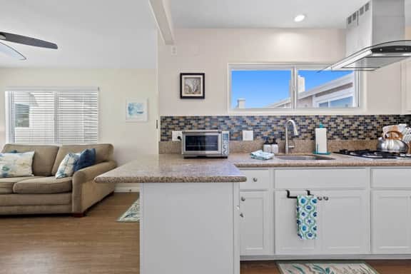 Tidal Retreat- Ocean Views, Parking - Image 3